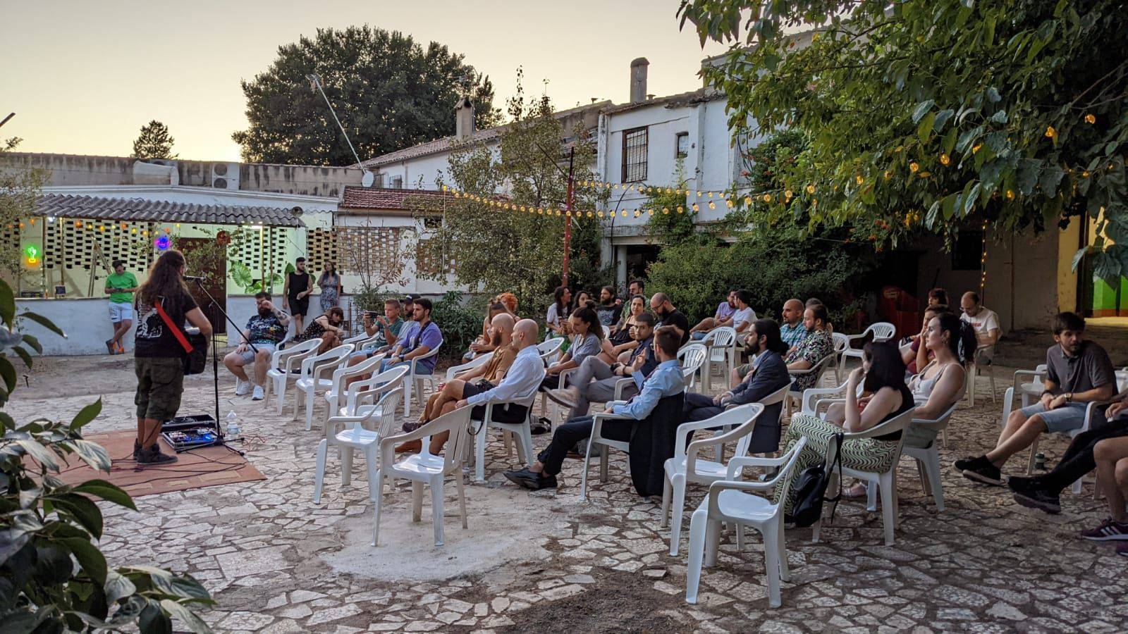 Concierto de guitarra en el patio del Cine de Canena