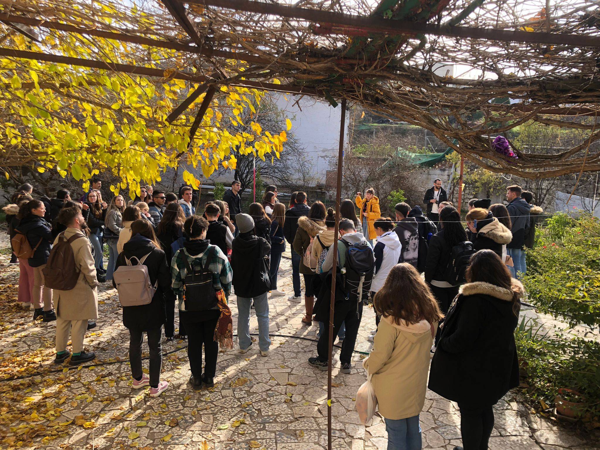 Evento de recitado con vecinos en el Cine de Canena