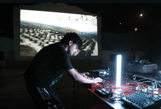 Performance audiovisual con olivares en el Cine de Canena