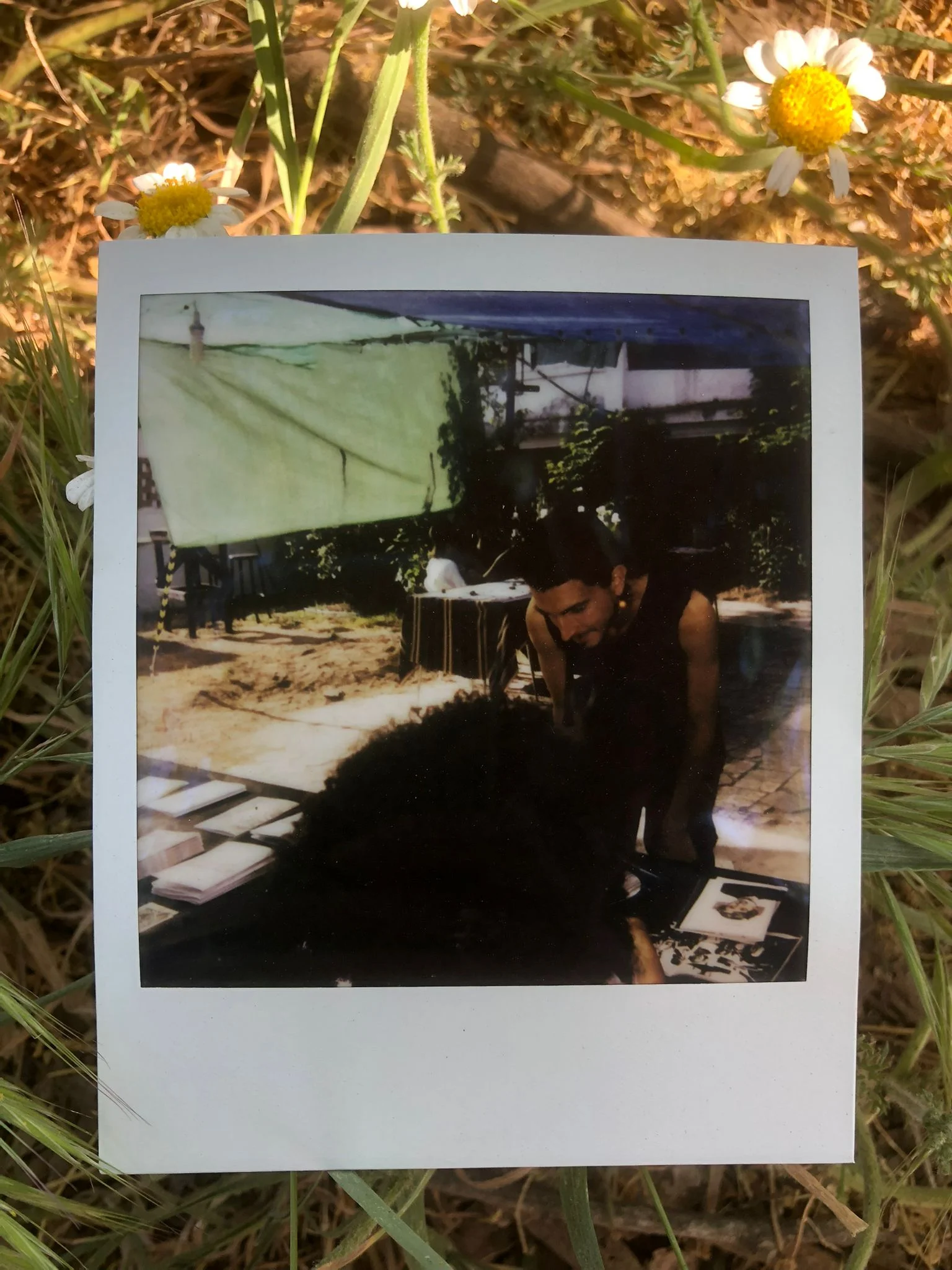 Conversación uno a uno en el patio